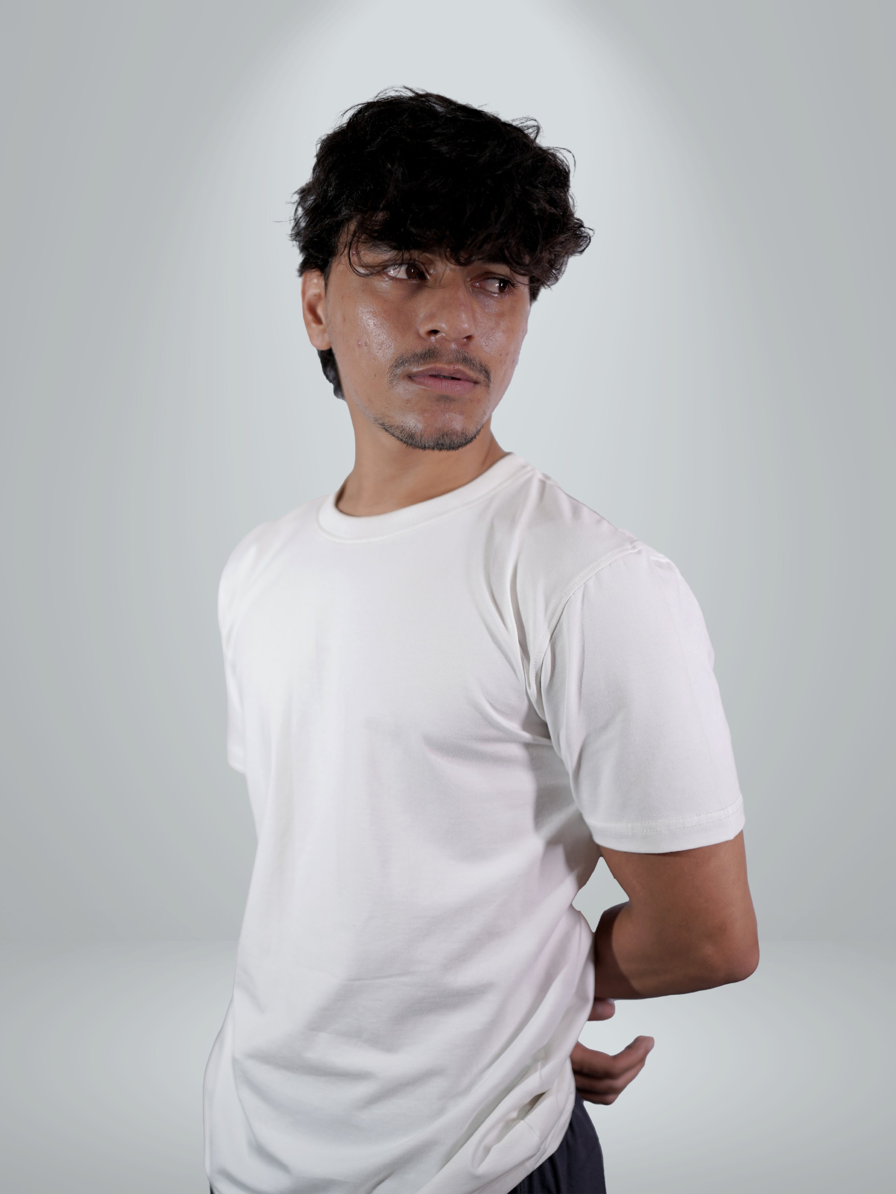 Basic Off-white Regular Fit Tee