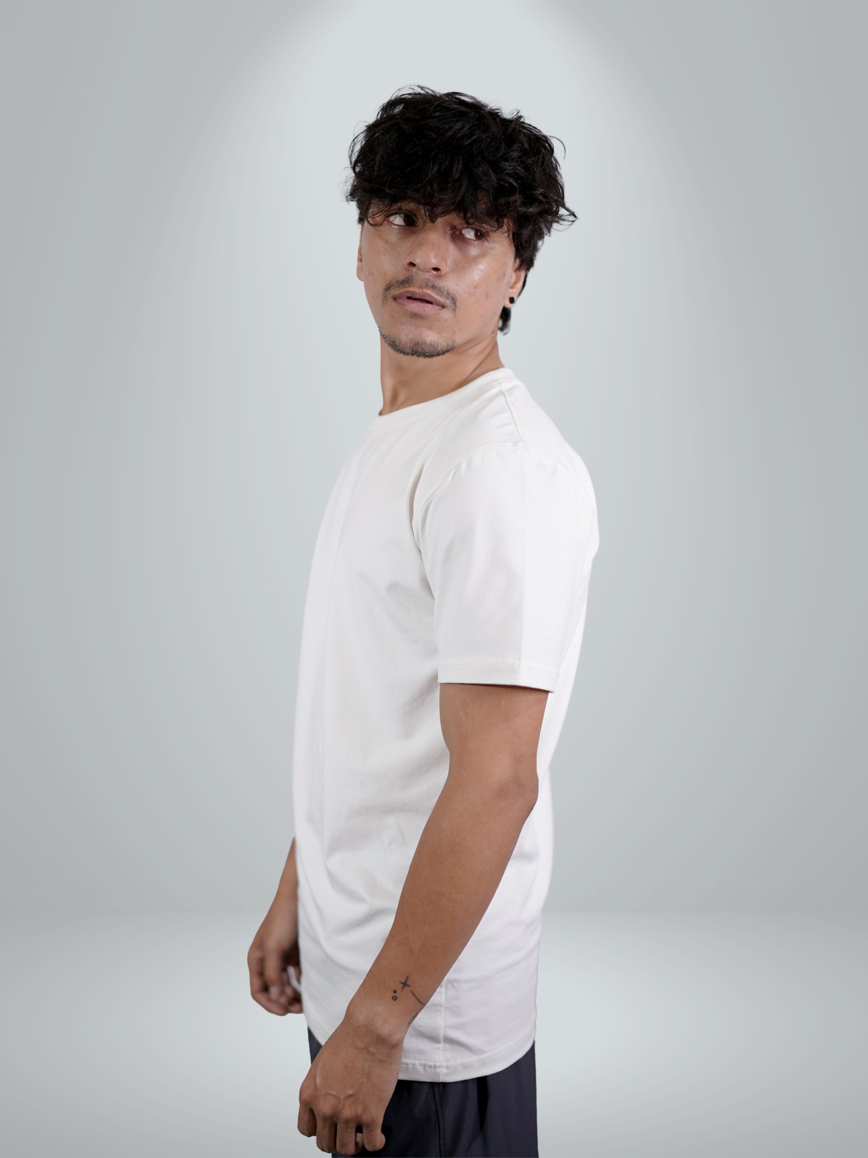 Basic Off-white Regular Fit Tee